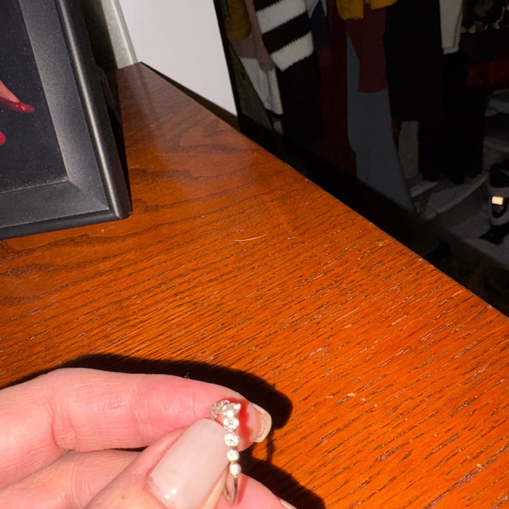 White gold diamond chevron wedding band - Picture 5 of 6